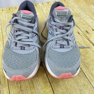 Saucony Women's Gray and Pink Running Shoes Women’s Size 9